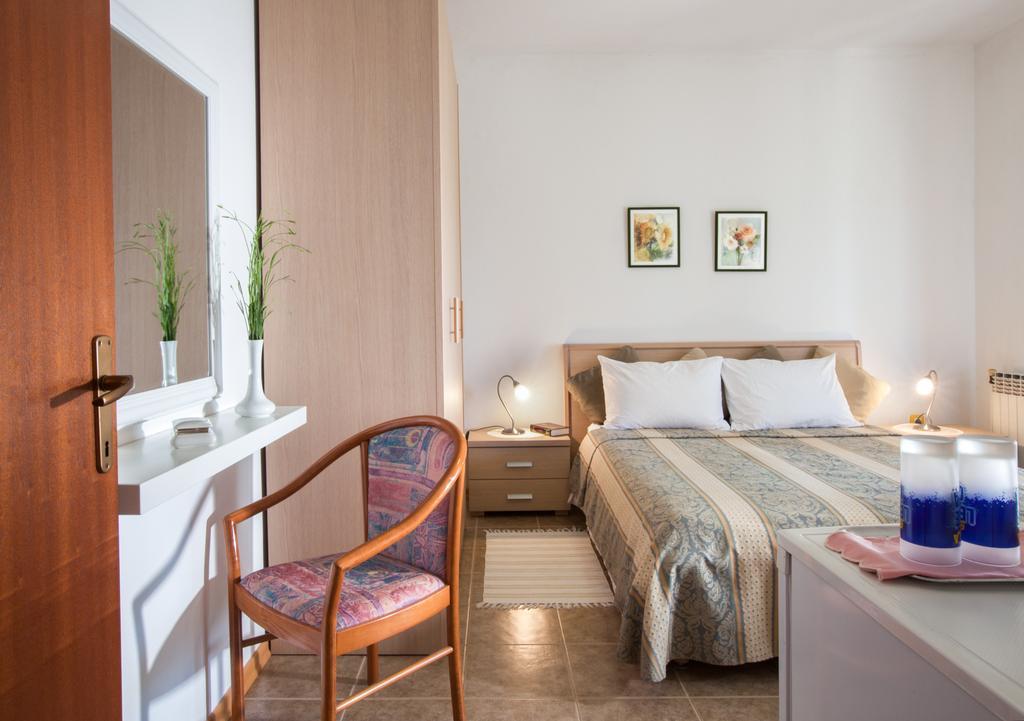 B&B Moderno Fažana Rom bilde