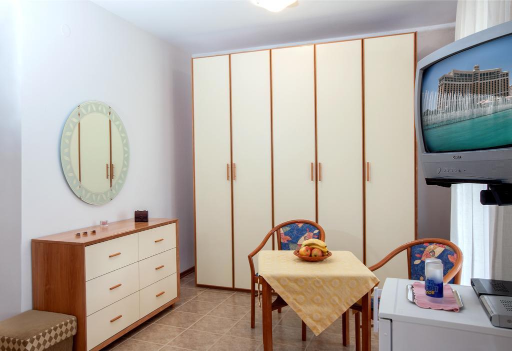 B&B Moderno Fažana Rom bilde